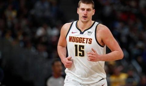  约基奇蝉联常规赛MVP创中锋历史纪录  