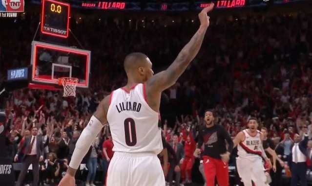  利拉德超远三分压哨开拓者加时险胜鹈鹕