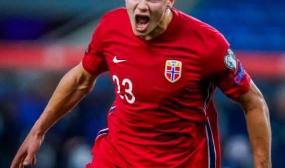  哈兰德戴帽曼城大胜切尔西  