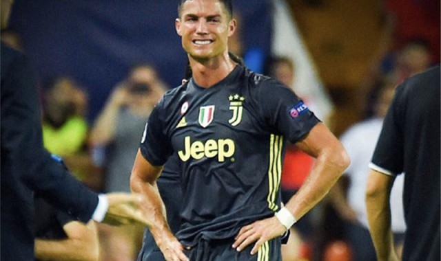  格拉利什争议红牌引热议，VAR判罚成焦点  