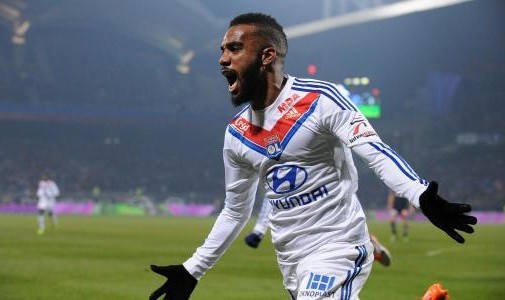  斯特拉斯堡黑马狂奔，爆冷击败传统豪强震惊法甲