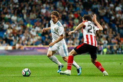  莱切客场爆冷击败米兰，主教练临场换人改变战局