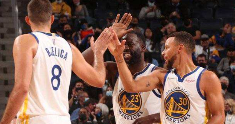  库里里程碑三分雨倾盆，勇士全员爆发血洗马刺